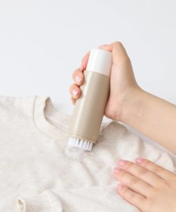 持ち運びに便利な洗濯ブラシ