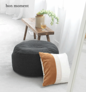 かさばる布団を見せ置きクッションに