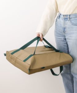 ピザも寿司も、アウトドアも。やさしく包んで頼れる2WAYエコバッグ